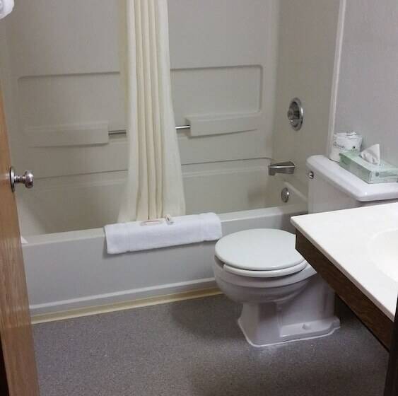 Номер Стандарт 2 Двуспальные Кровати, Super 8 By Wyndham Queensbury Glen Falls, Lake George Area