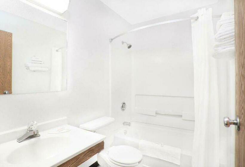 2ダブルベッドのスタンダードルーム, Super 8 By Wyndham Queensbury Glen Falls, Lake George Area