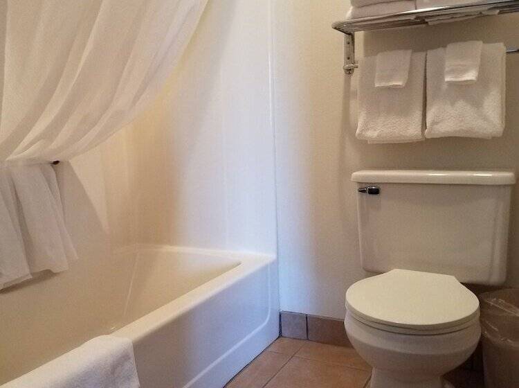 스탠다드 룸 더블 침대 2개, Super 8 By Wyndham Humboldt