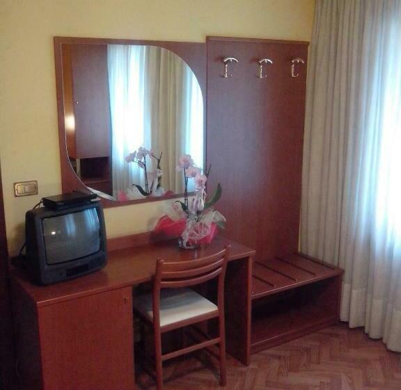 חדר סטנדרט לשלושה, Monte Fior