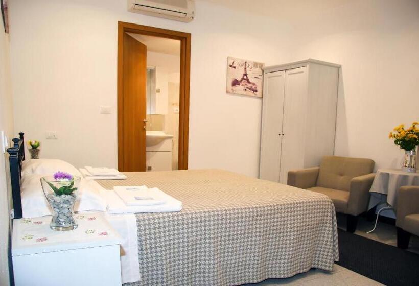 חדר קלאסי, Overland