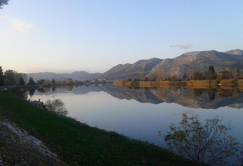 חדר סטנדרט לשלושה עם מרפסת, Guest House Fosa