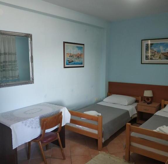 חדר סטנדרט לשלושה עם מרפסת, Guest House Fosa