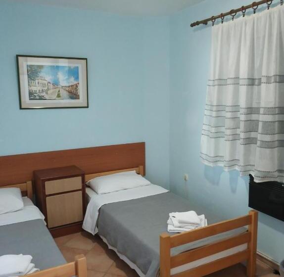 Трехместный Номер Стандарт с Балконом, Guest House Fosa