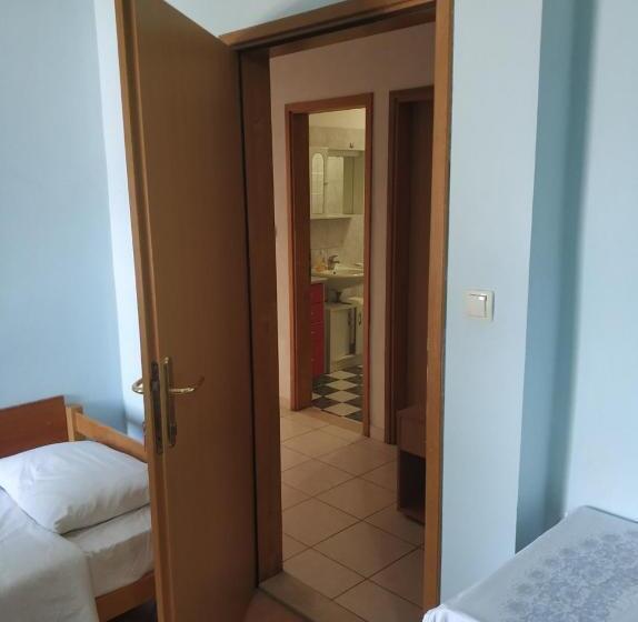 חדר סטנדרט לשלושה עם מרפסת, Guest House Fosa