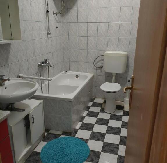 חדר סטנדרט לשלושה עם מרפסת, Guest House Fosa