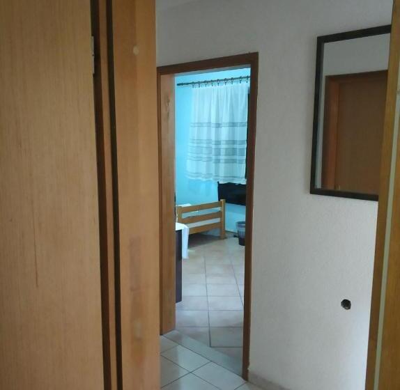 חדר סטנדרט לשלושה עם מרפסת, Guest House Fosa