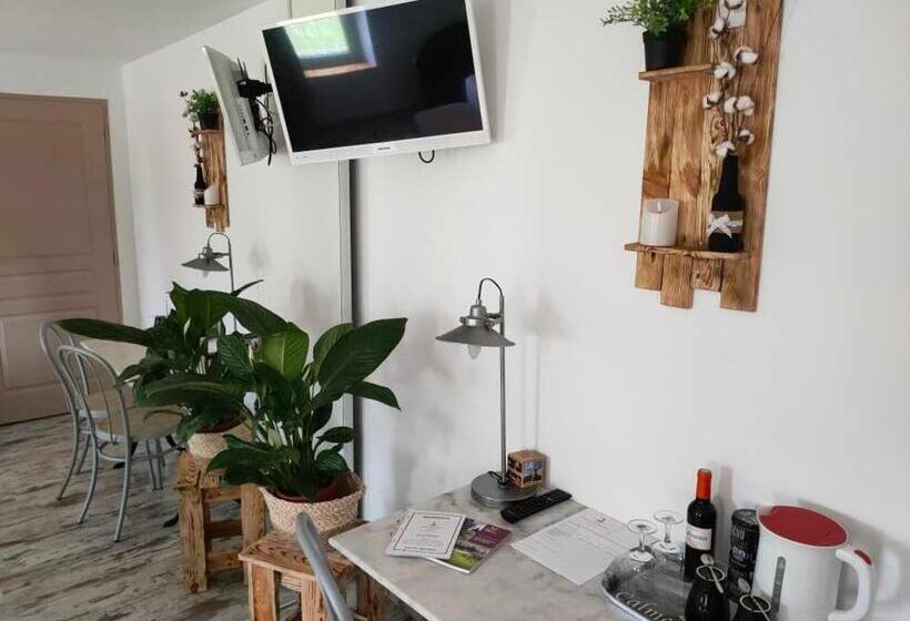 חדר משפחתי, Chambres D Hôtes Château Pierre De Montignac