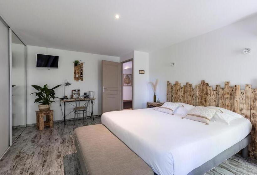 חדר משפחתי, Chambres D Hôtes Château Pierre De Montignac