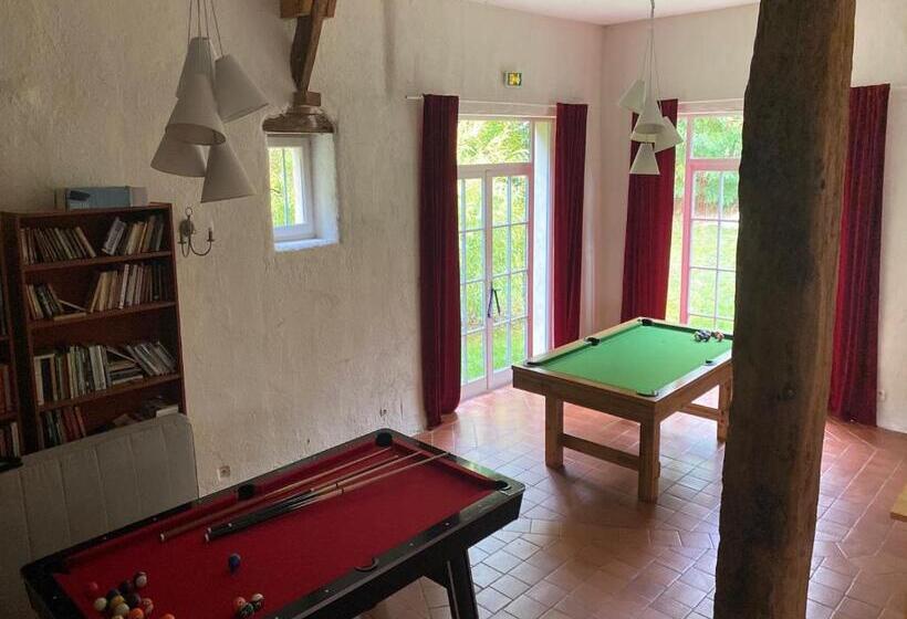 Семейный Номер, Le Domaine De La Cour