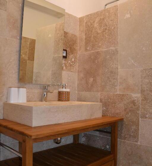 חדר קומפורט לשלושה, Maison Saint Louis Avec Jacuzzi