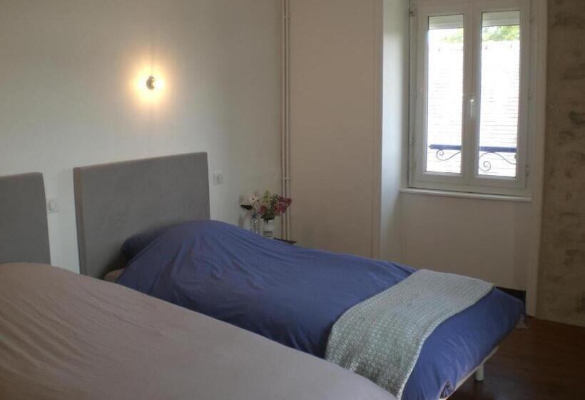 غرفة قياسية مطلّة علي الحديقة, Le Dolmen