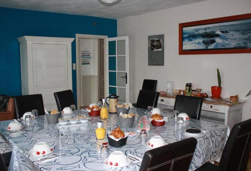 غرفة قياسية مطلّة علي الحديقة, Le Dolmen