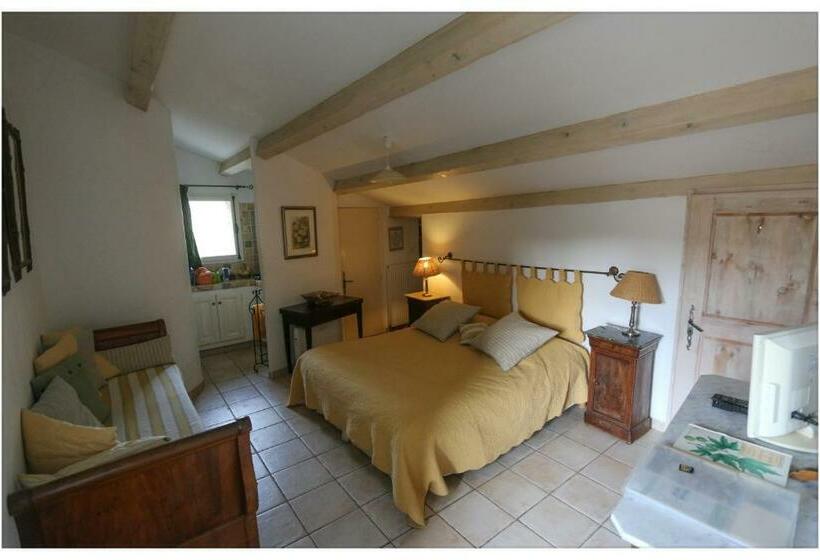 标准房带园景, Le Jas De Péguier