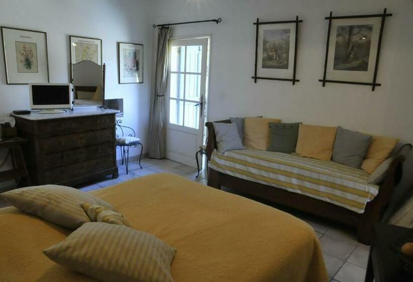 标准房带园景, Le Jas De Péguier