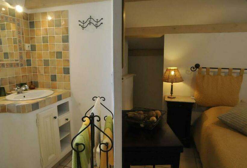 标准房带园景, Le Jas De Péguier