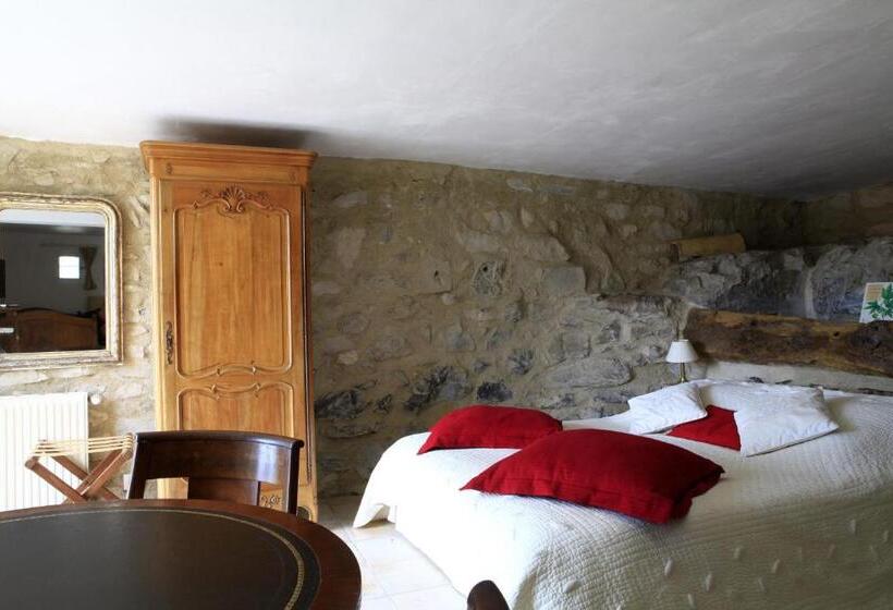 带花园景观的标准三人间, Le Jas De Péguier