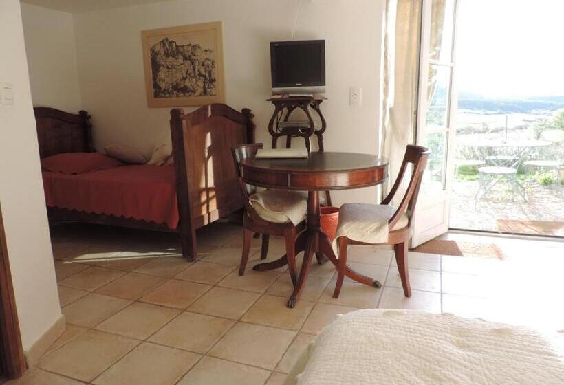 带花园景观的标准三人间, Le Jas De Péguier