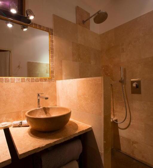 家庭间, Le Jas De Péguier