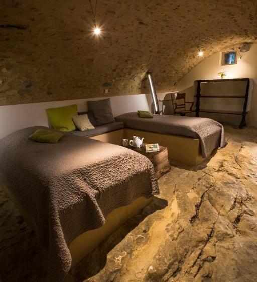 家庭间, Le Jas De Péguier