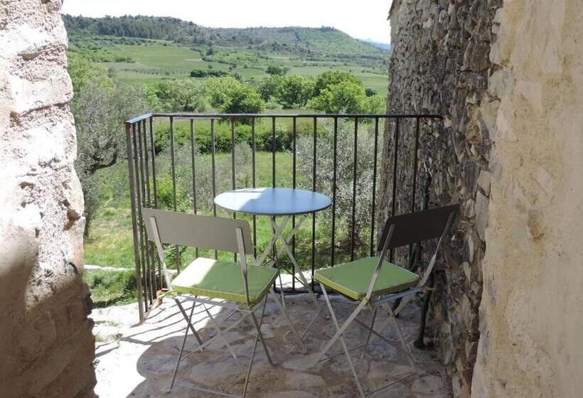 家庭间, Le Jas De Péguier