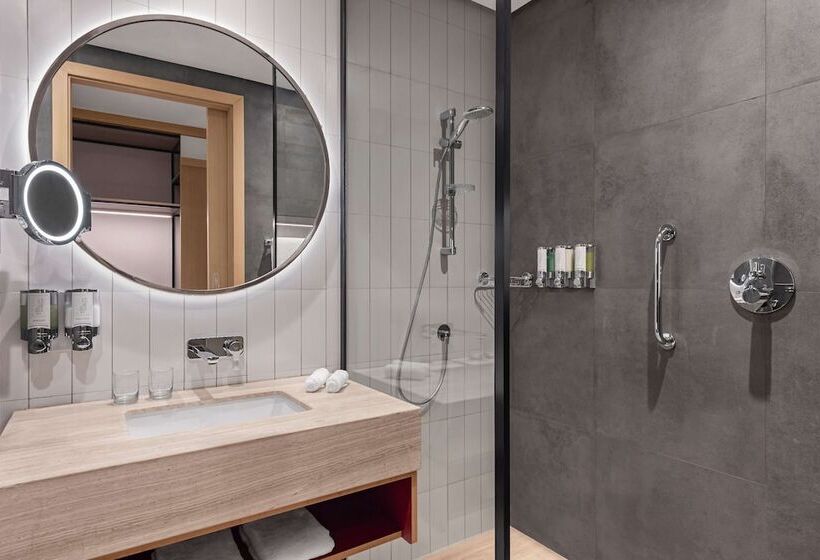 اتاق خانوادگی تودرتو, Hampton By Hilton Marjan Island