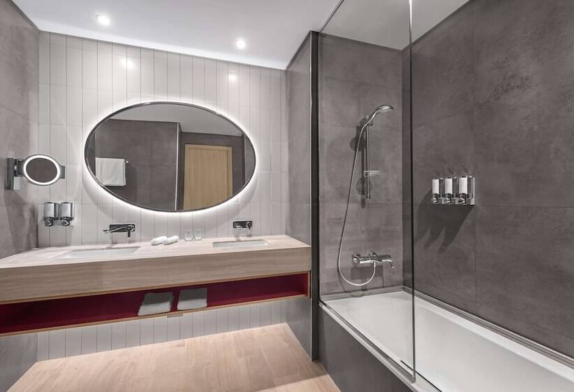 اتاق خانوادگی با چشمانداز دریا, Hampton By Hilton Marjan Island