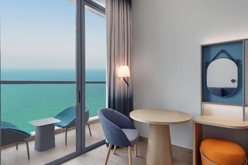 اتاق خانوادگی تودرتو, Hampton By Hilton Marjan Island