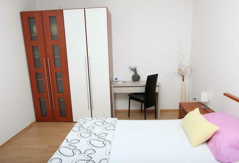 غرفة قياسية مزوَّدة بشُرفة, Rooms And Apartment Luana