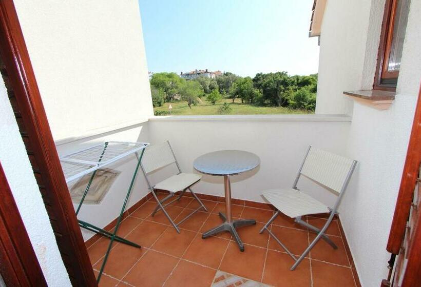 غرفة قياسية مزوَّدة بشُرفة, Rooms And Apartment Luana