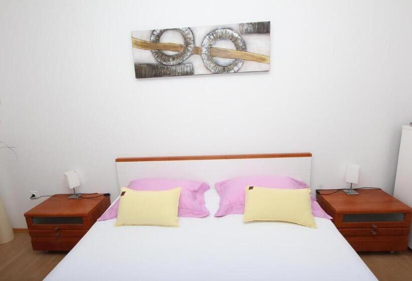 غرفة قياسية مزوَّدة بشُرفة, Rooms And Apartment Luana