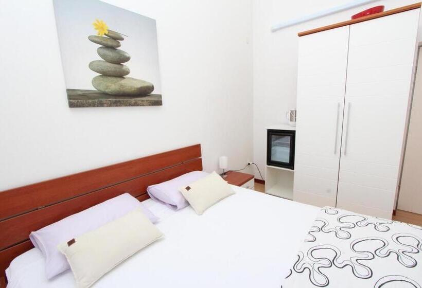 غرفة قياسية مزوَّدة بشُرفة, Rooms And Apartment Luana