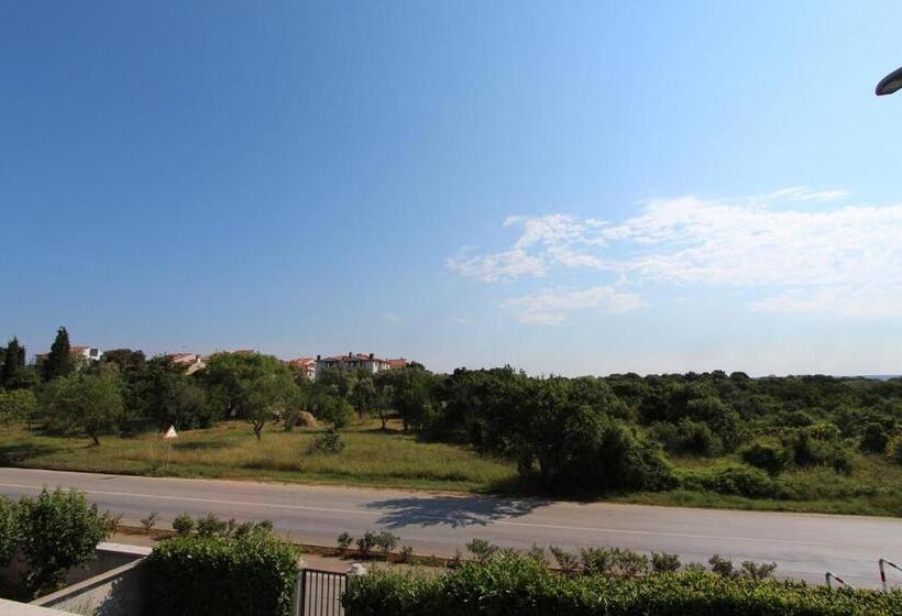 غرفة قياسية مزوَّدة بشُرفة, Rooms And Apartment Luana