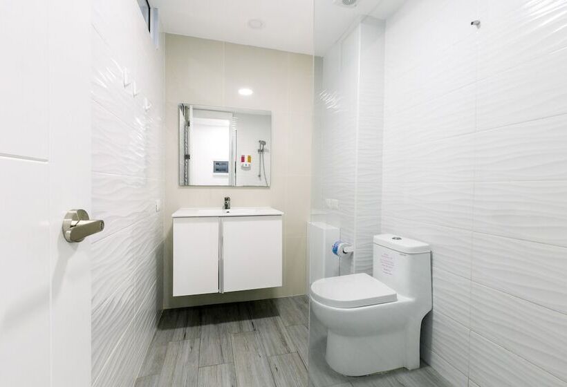 סטודיו דלוקס, Rooftop Pool Studios Suites Ducassi Deluxe Hotel Beach Club & Spa