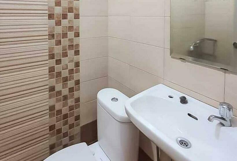 Номер Deluxe, Avalon Karawaci Mitra Reddoorz