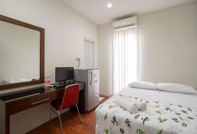 Номер Deluxe, Avalon Karawaci Mitra Reddoorz