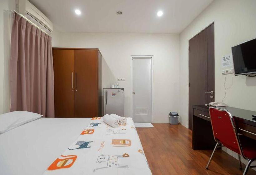 Номер Deluxe, Avalon Karawaci Mitra Reddoorz