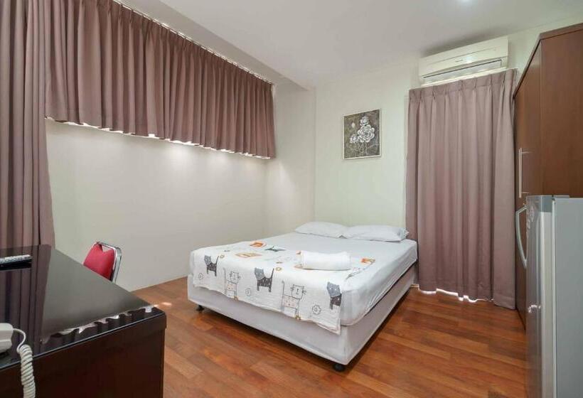 Номер Deluxe, Avalon Karawaci Mitra Reddoorz