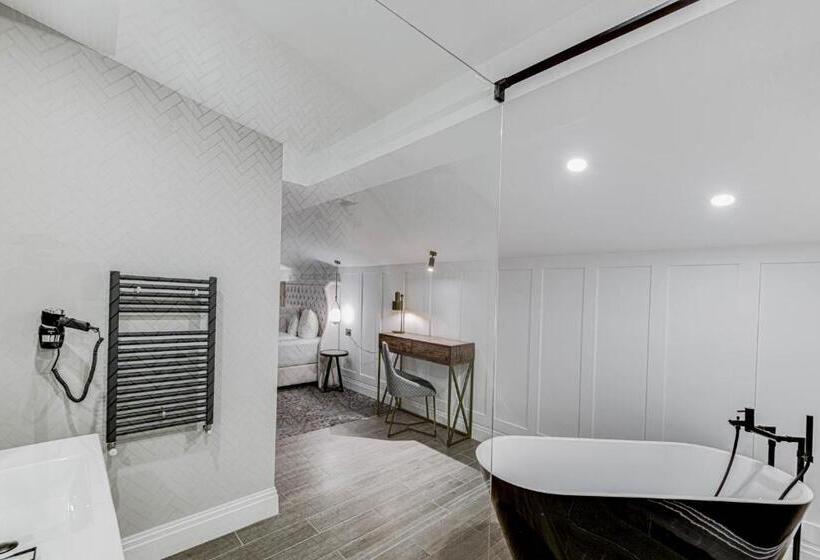 Deluxe Studio, Boutique Donna Anna