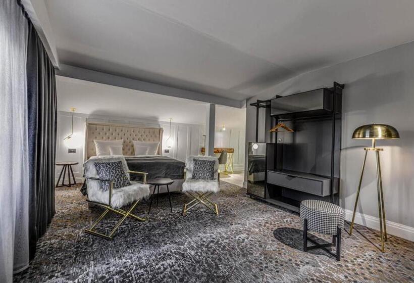 Deluxe Studio, Boutique Donna Anna