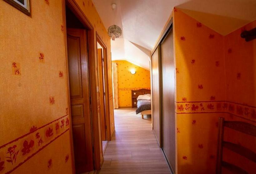 חדר סטנדרט לשלושה, Chambres Et Table D Hôtes   Domaine De Bardenat