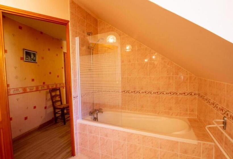 חדר סטנדרט לשלושה, Chambres Et Table D Hôtes   Domaine De Bardenat