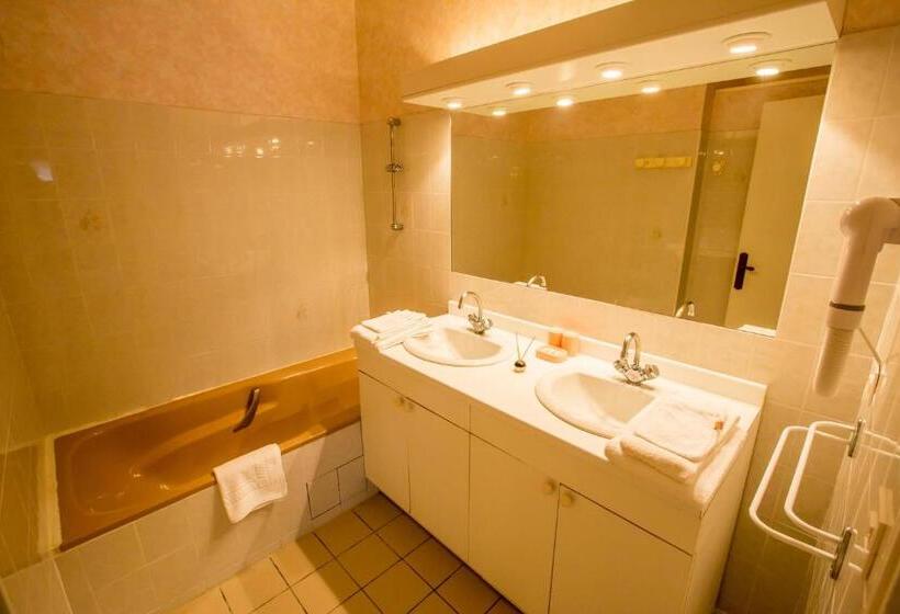 Номер Стандарт Трехместный, Chambres Et Table D Hôtes   Domaine De Bardenat