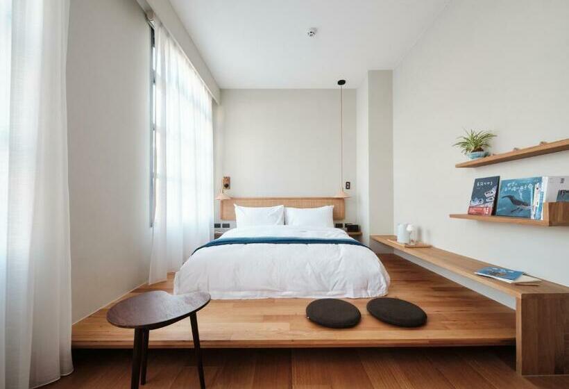 اتاق لوکس, Or Inn