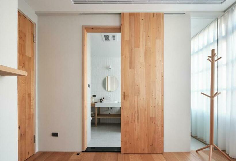 اتاق لوکس, Or Inn