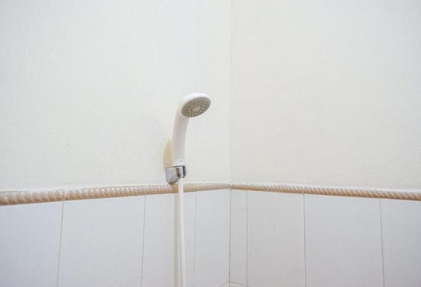 スタンダードルーム, Pandawa Guest House At Ngaliyan Square Mitra Reddoorz