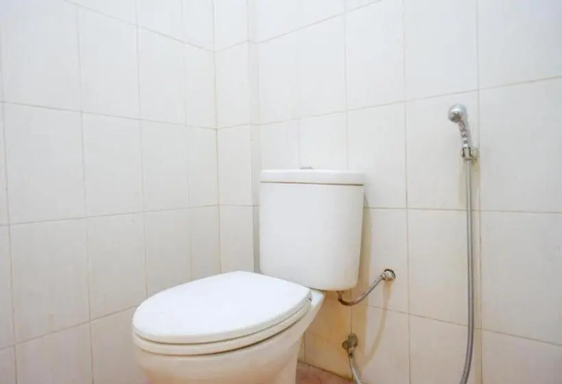 エコノミールーム, Pandawa Guest House At Ngaliyan Square Mitra Reddoorz