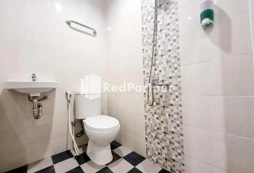 デラックスルーム, Pandawa Guest House At Ngaliyan Square Mitra Reddoorz
