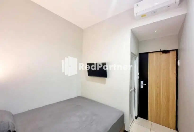 デラックスルーム, Pandawa Guest House At Ngaliyan Square Mitra Reddoorz