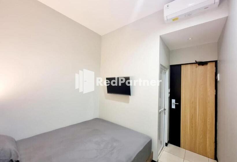 Номер Deluxe, Pandawa Guest House At Ngaliyan Square Mitra Reddoorz